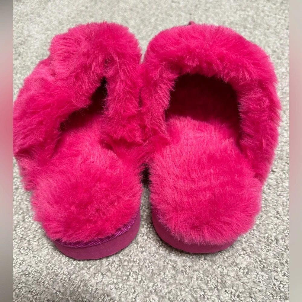 Brand New/Never Worn-Kids Cozy Pink Slippers-Size 2-3